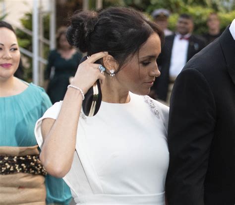 Meghan Markle Wearing Princess Dianas Jewelry Popsugar Fashion