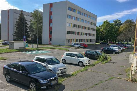 Prüszkölnek az asztmások az ingyenes parkolás miatt. Az ingyenes parkolás megszűnése után is tele van a ...