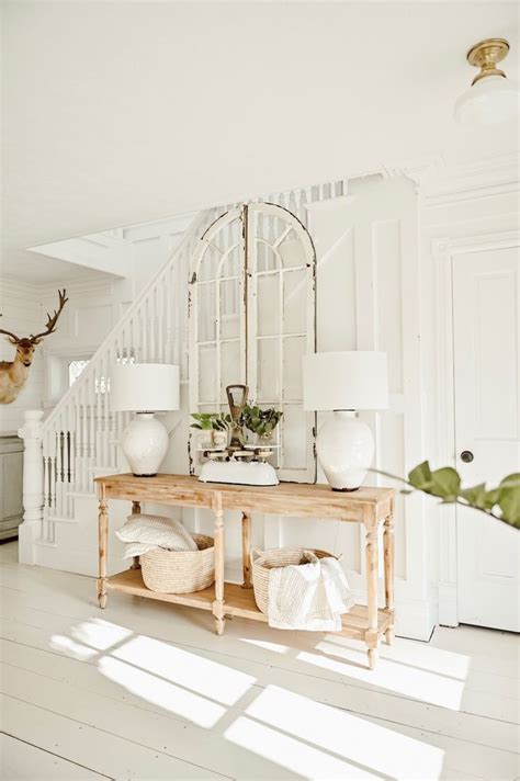 Simple And Clean Cottage Style Entryway Farmhouse Decor Trends Home