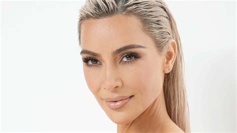 kim kardashian shows off her bare butt in just a thong bikini for raunchy new pic and declares she