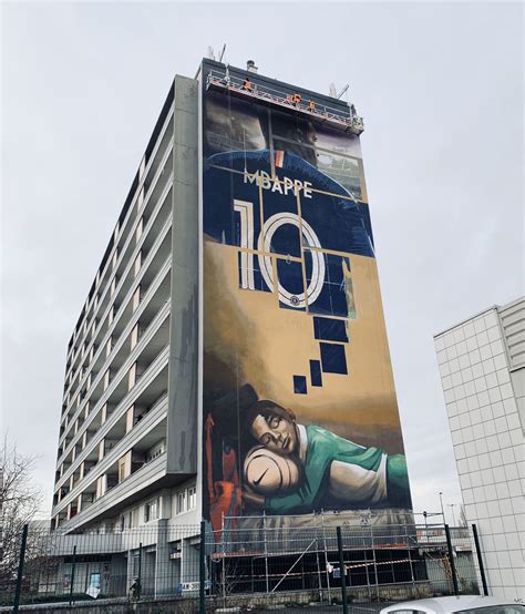 It is located 10.9 km (6.8 mi) from the centre of paris. Image : Une nouvelle fresque de Mbappé apparaît à Bondy | CulturePSG