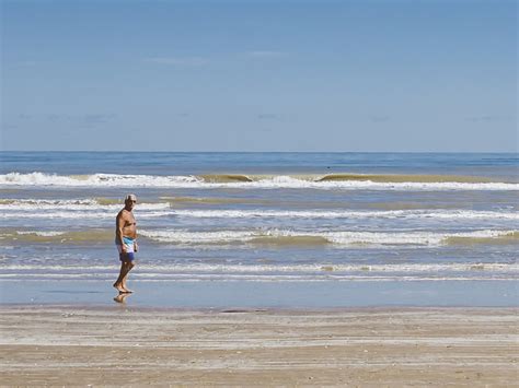 The population was 2,816 at the 2010 census. South Texas' favorite beach town is a must-visit winter ...