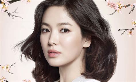 Although the actress is turning 40 soon, she still maintains her youth and beauty as if she was still in. Song Hye Kyo makes first appearance as Sulwhasoo's brand ...
