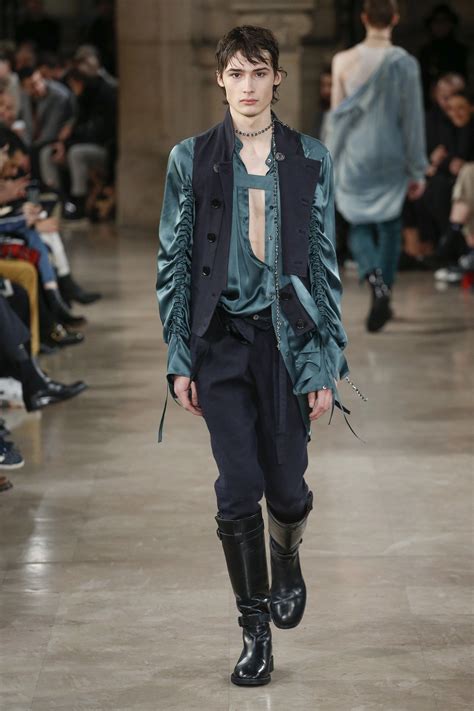 The Complete Ann Demeulemeester Fall 2018 Menswear Fashion Show Now On Vogue Runway 2000s