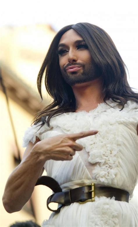 conchita wurst la drag queen con la barba madrina del gay pride di madrid foto ladyblitz