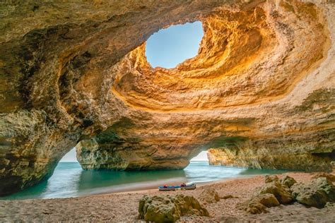 La Playa De Benagil La Cueva Del Agujero Del Algarve Portugal ☀️