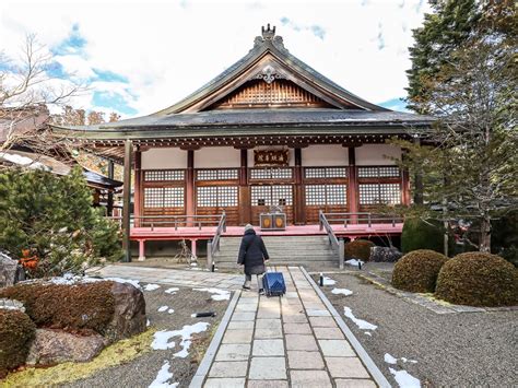 What To Expect From Your Koyasan Temple Stay