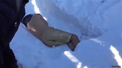 Video Russian Stuntman Survives Being Buried In Snow For 13 Minutes