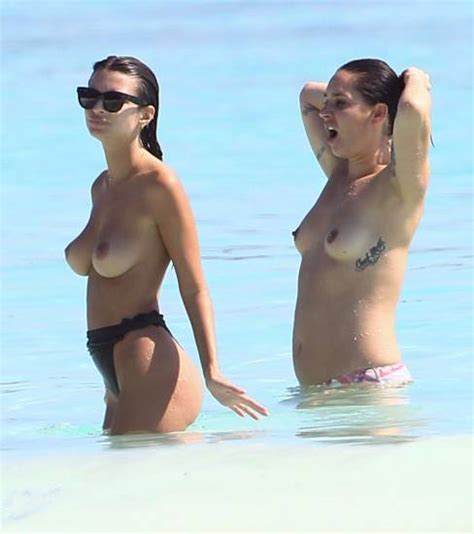 Emily Ratajkowski Topless At The Beach [ 12 New Pics ]
