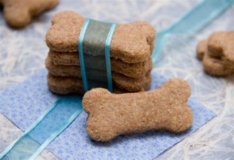 When your pup's crushing on peanuts, these easy recipes for homemade peanut butter dog treats will have them licking their chops. Peanut Butter and Honey Homemade Dog Treats | Recipe ...