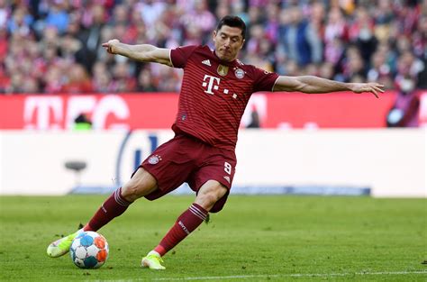 Lewandowski Scores To Keep Bayern Munich Top Of Bundesliga Daily Sabah