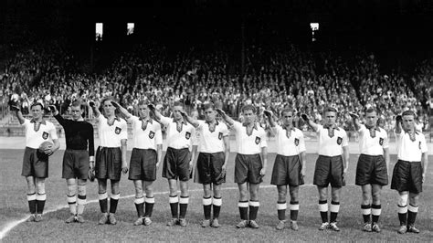 Das deutsche team hatte hier und da einzelaktionen, wie in der 32. World Cup 1938: When Nazi Germany Forced Austrians to Play For Them—And Lost - HISTORY