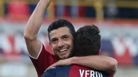 Benvenuti nella pagina ufficiale del benevento calcio. Blerim Dzemaili trifft für Bologna beim 3:0 gegen ...