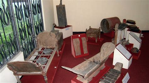 Sunan drajat adalah salah satu sunan dari sembilan sunan wali songo. Museum Sunan Drajat - Ke Museum