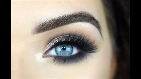 Huda Beauty Smokey Obsessions Palette Eye Makeup