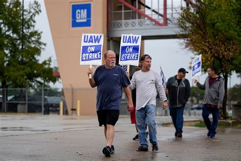 Us Auto Union Expands Strike After Gm Profits Top Estimates Fmt