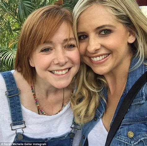 Sarah Michelle Gellar Reunites With Buffy Co Star Alyson Hannigan