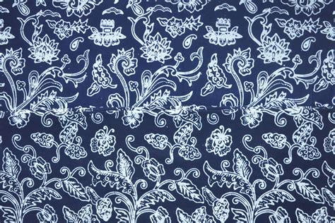Desainer seperti anda yang sangat berperan dalam proses desain tersebut dengan menggunakan berbagai macam aplikasi grafis seperti photoshop, coreldraw dan aplikasi grafis lainnya. Gambar Wallpaper Batik Modern - Gudang Wallpaper