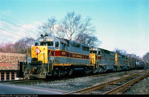 El 2575 Erie Lackawanna Emd Gp35 At Mountian View New Jersey By Roger