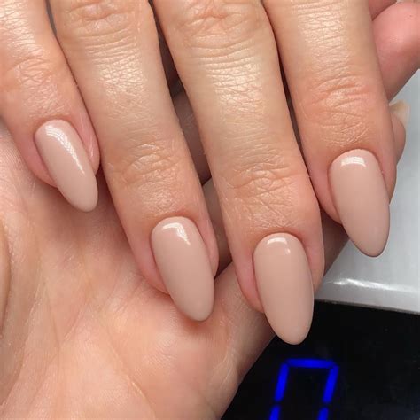 Why Almond Nails Are Trending For 2019 Subtle Nails Pointed Nails