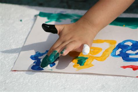 Épinglé Par Mélanie Bvt Sur Activités Enfants Peindre Avec Les Doigts Peinture Au Doigt