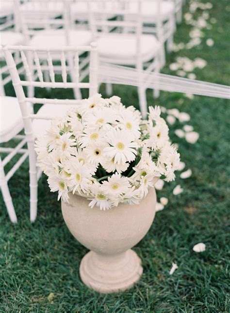 Daisy Ideas That Make A Beautiful Wedding Theme Daisy Aisle Decor