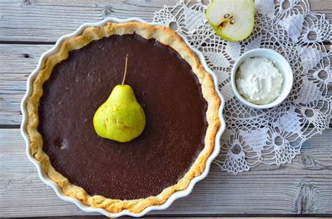Francouzský čokoládový koláč s hruškami a smetanou (With images) | Food, Baking, Caramel apples