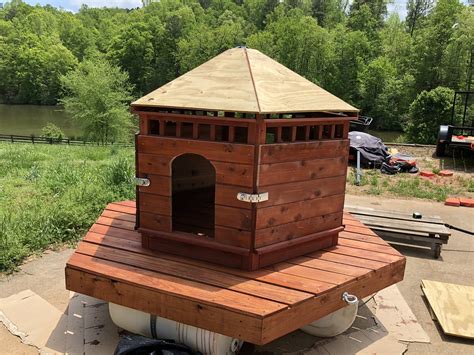 Buy these robust and pets are always beloved to every family and when you get the convenience of these kinds of chicken coop and run plans, their comfort levels are doubled. platform | Duck house, Duck house plans, Chickens backyard