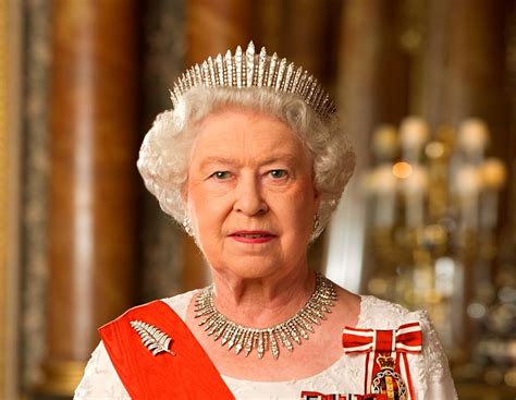 Born 21 april 1926) is queen of the united kingdom and 15 other commonwealth realms. La regina Elisabetta II il 9 settembre 2015 diventa la ...