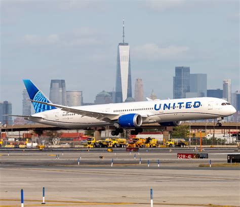 Cool United Airlines Just Added A Flight Simulator To Its App