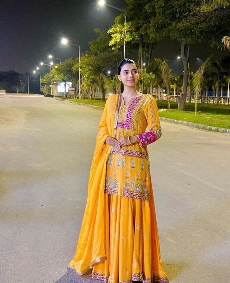 17 Best Nimrat Khaira Images In 2020 Nimrat Khaira Fashion Punjabi Girls