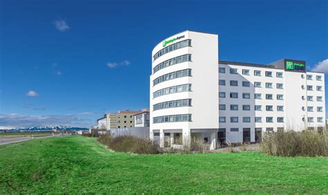 Unser modernes hotel liegt verkehrsgünstig in feldkirchen, 12 km östlich von münchen. "Außenansicht" Holiday Inn Express München - Messe ...