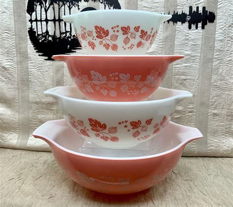 Vintage Pyrex Gooseberry Pink And White Cinderella Bowls 444 Etsy