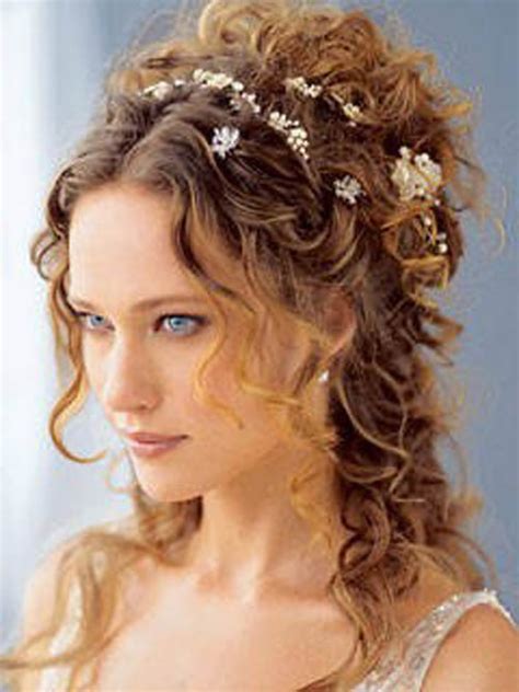 Check out our 16 favorite ways to style curly (or curled!) hair. poisonyaoi: Curly Wedding Hairstyle