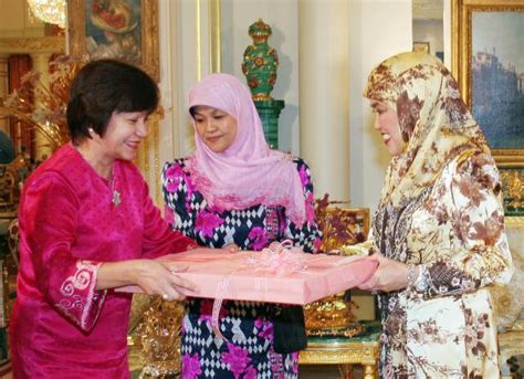 Brunei Resources Photographs Of Her Majesty Raja Isteri 4