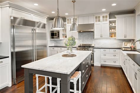 Whether you're a diyer updating your kitchen or a pro building a kitchen in a new home, lowe's has the kitchen cabinets you need to bring style and storage to your space. 2021 Average Cost of Kitchen Cabinets | Install Prices Per Linear Foot
