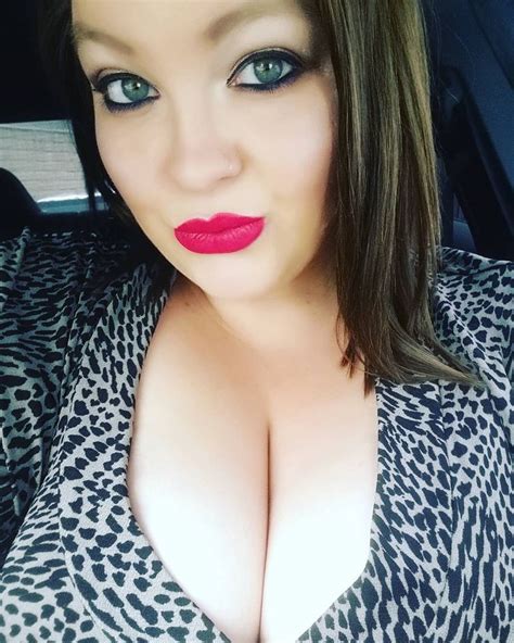 Pin On Sexy Ladiescurvesstyleconfidence