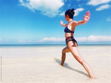 Babe Girl Does Yoga On The Beach Del Colaborador De Stocksy Maximilian Guy McNair MacEwan