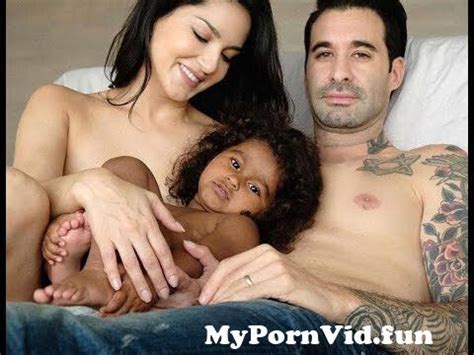 Sunny Leone Hot Picture Poses Naked With Daughter Nisha And Husband
