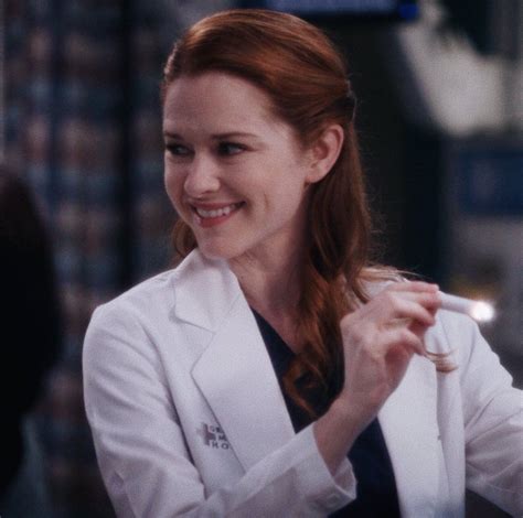 Nachdem sie nach ihrem erfolgreichen studium als assistenzärztin im seattle grace hospital angefangen hat, kann sie sich jetzt endlich leiterin der allgemeinchirurgie nennen. greys ladies (@greysIadies) | Twitter | Lady grey, Greys ...