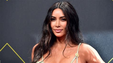 Kim Kardashian Seduce Con Tremendo Outfit Metálico Por Sus 40 Años La