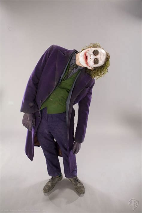Heath ledger, birçok çalışmasına karşın neredeyse yalnızca the joker olarak bilinmekte. Heath Ledger Joker The Dark Knight Promotional Photoshoot
