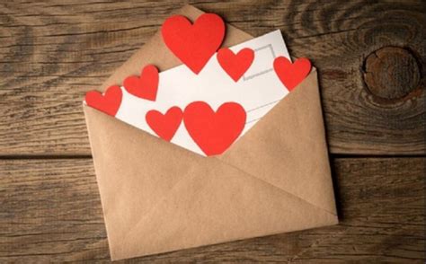 Jika anda bingung dan dilanda kegalauan untuk membuat surat cinta yang romantis untuk kekasih maupun pacar tercinta, anda bisa melihat contoh surat cinta di bawah ini. Surat Cinta untuk Kanjeng Nabi | Tebuireng Online
