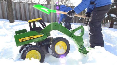John Deere Snow Excavator Toy Crushing Through Ice Youtube