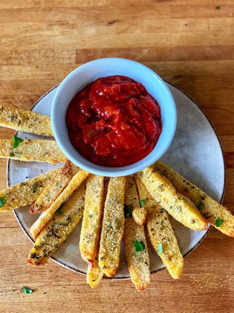 Pour the polenta into a baking dish, lined with parchment paper. Super Crispy Polenta Fries - Munchyesta