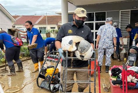 Pasukan Bencana Istana Negara Teruskan Misi Bantuan Banjir Di Karak Pahang Astro Awani