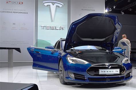Designs, develops, manufactures, and sells electric vehicles, electric vehicle powertrain components. Tesla Vs. GM - Tesla Motors (NASDAQ:TSLA) | Seeking Alpha
