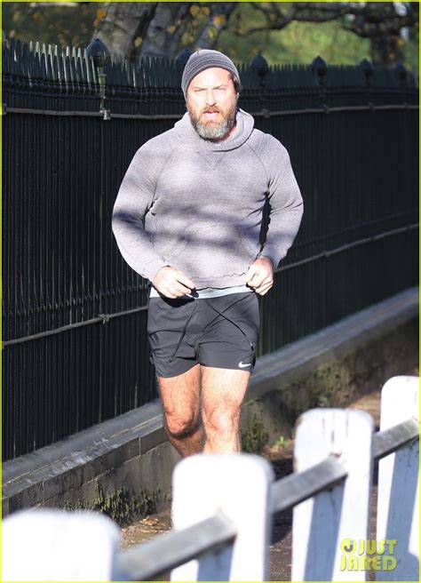 Full Sized Photo Of Jude Law Shows Off Bushy Beard While Jogging 04