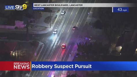 police apprehend two armed robbery suspects after pursuit cbs los angeles