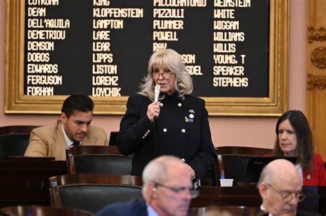 house committee passes legislation preventing the sale of tobacco and vaping products to minors